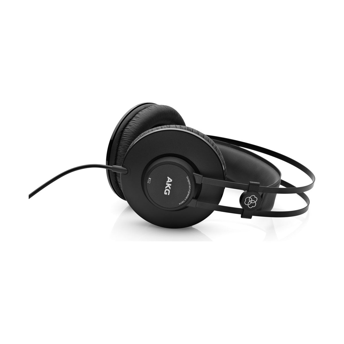 AKG K52